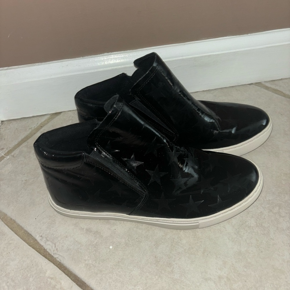 BRAND NEW KENNETH COLE STAR SNEAKERS